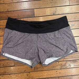 Lululemon Speed Up Low Rise Gray Black Rare Size 10